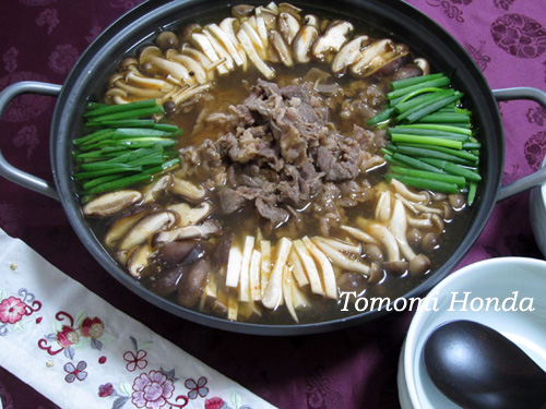 きのこと牛肉のピリ辛寄せ鍋ナスラックキッチン