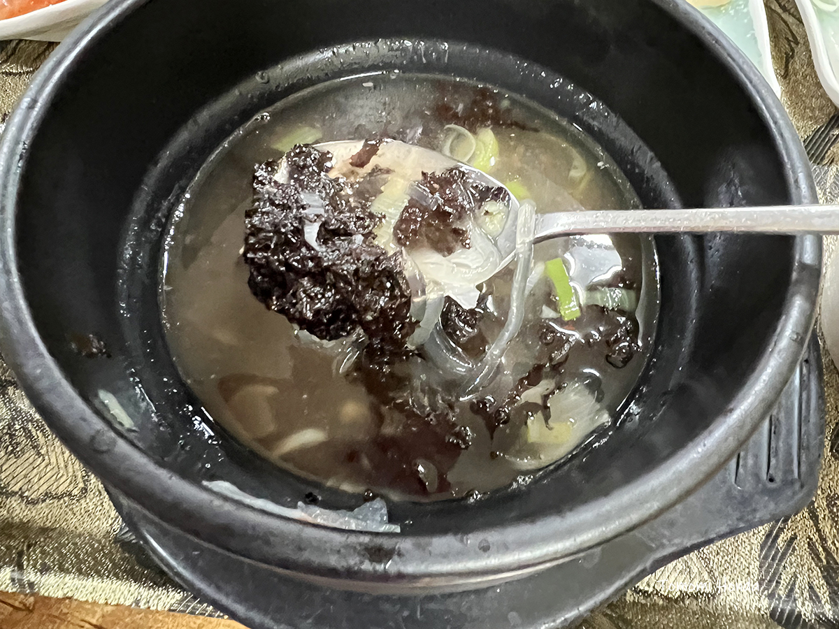仁川トンバンシクタン　牛肉と大根のスープ