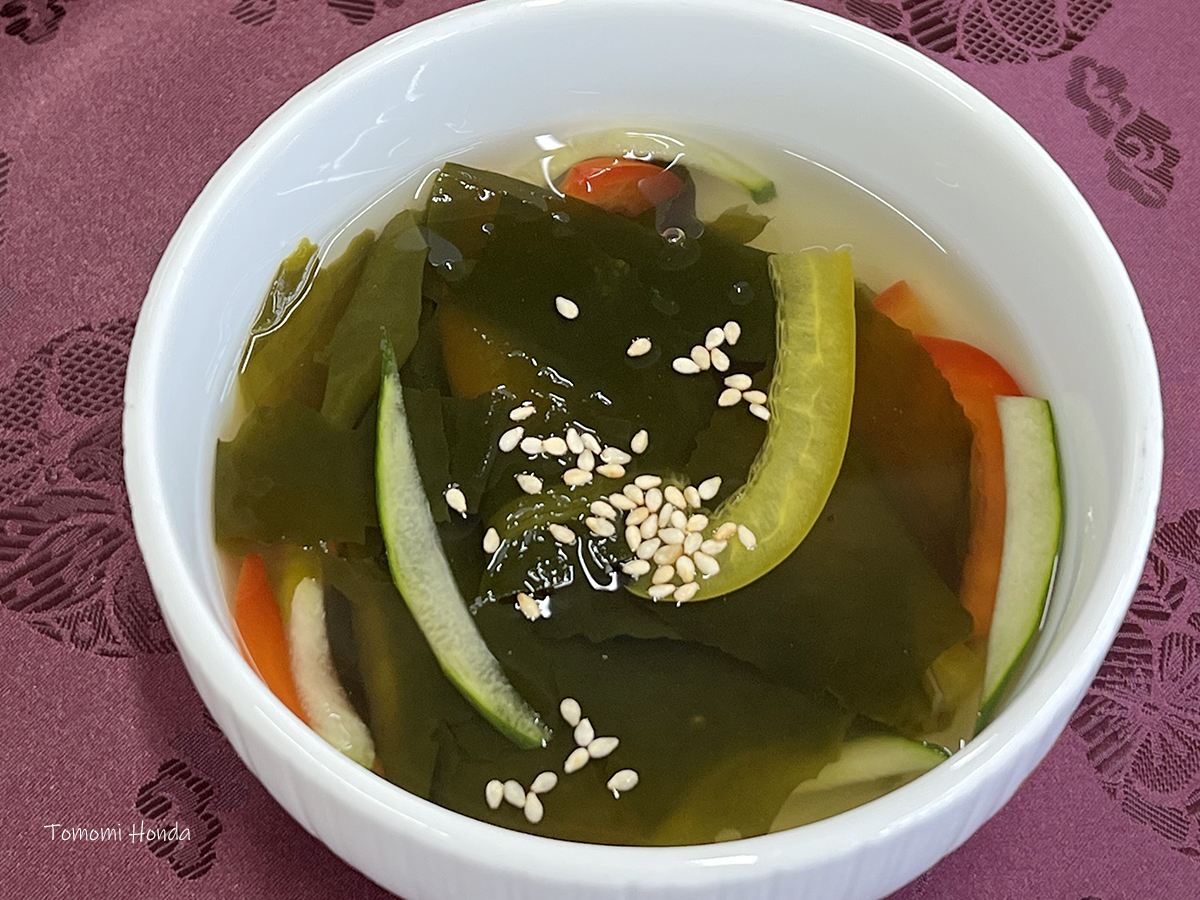ワカメと野菜の冷たいスープ