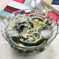 豆もやしとワカメの冷汁（コンナムルミヨクネングッ）
