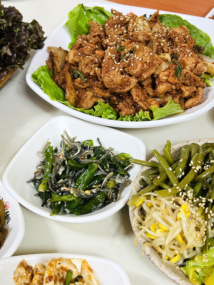 新堂 トソクポリパプ 豚肉の甘辛炒め